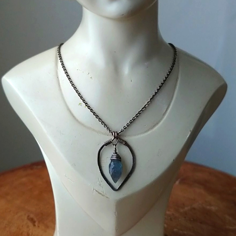 925 Sterling Silver Hammered Labradorite Handmade Necklace - Picture 2 of 10